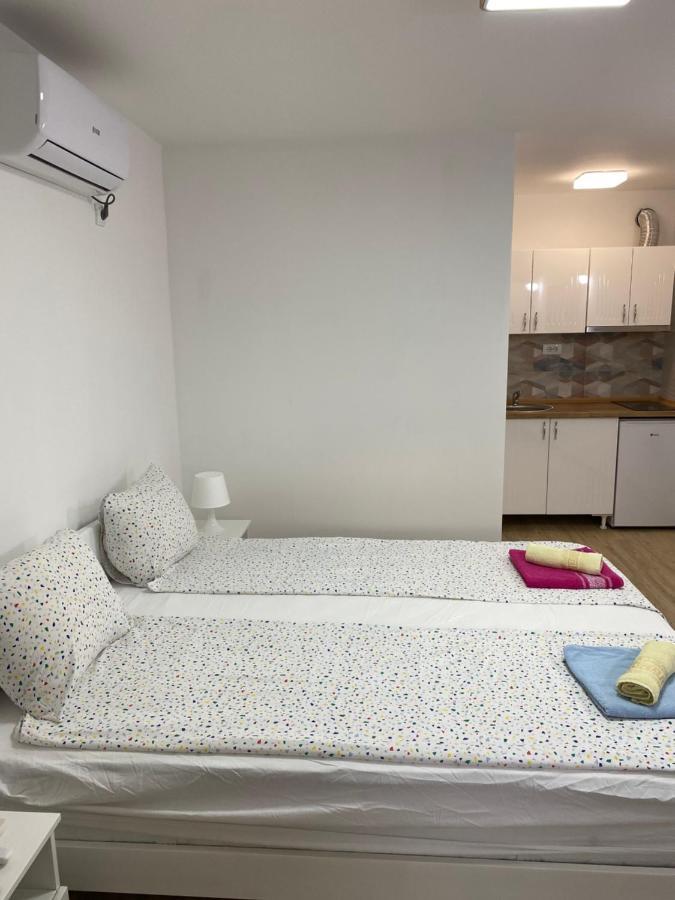 Garden Apartmani 3 Belgrado Esterno foto