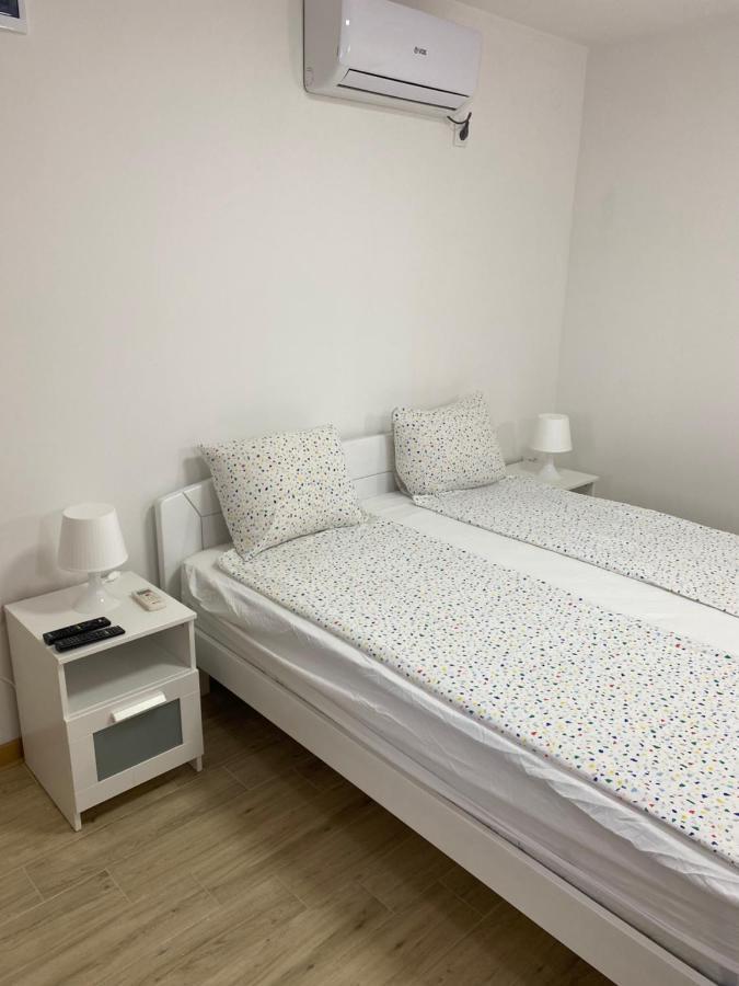 Garden Apartmani 3 Belgrado Esterno foto