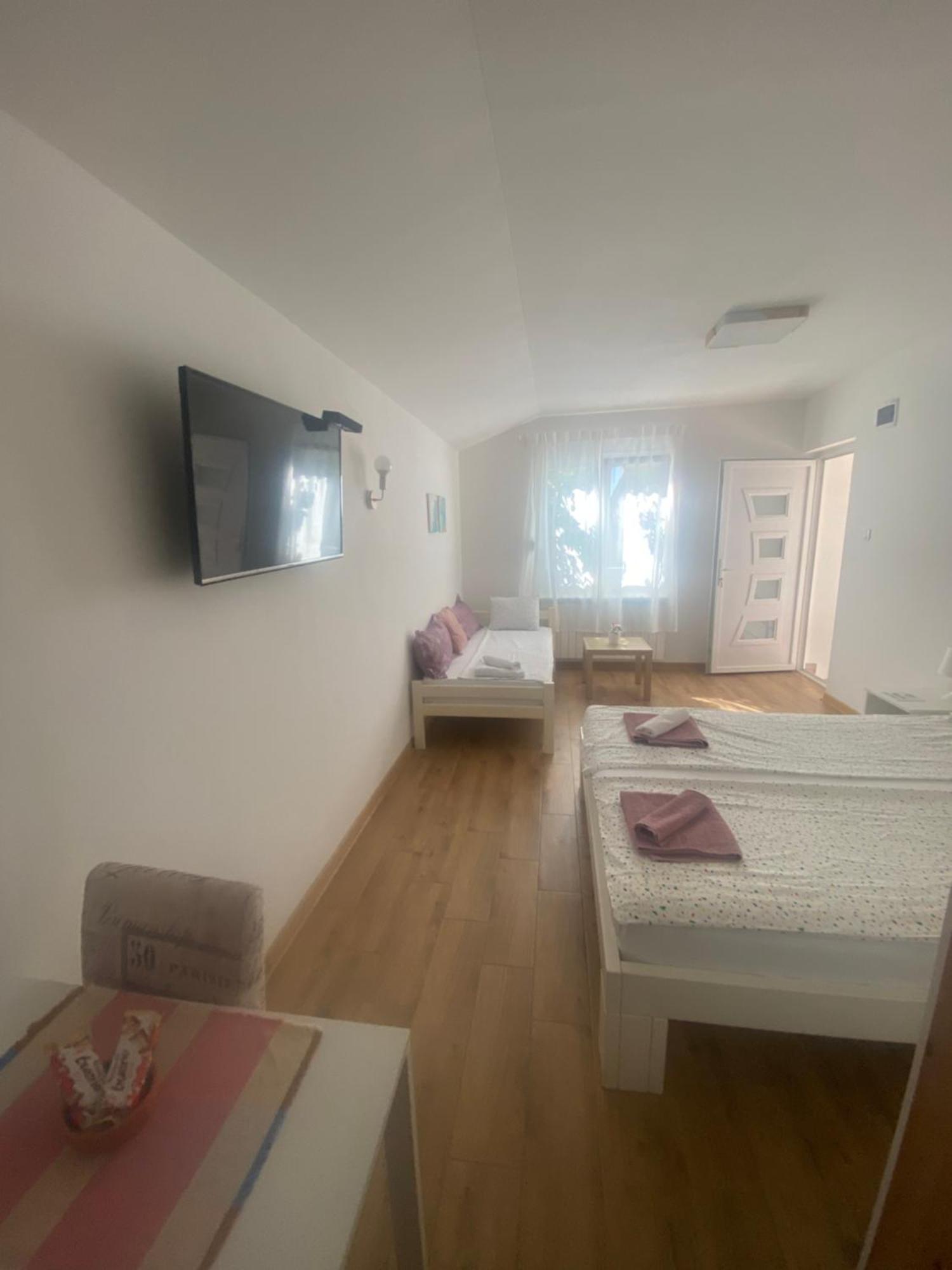 Garden Apartmani 3 Belgrado Esterno foto