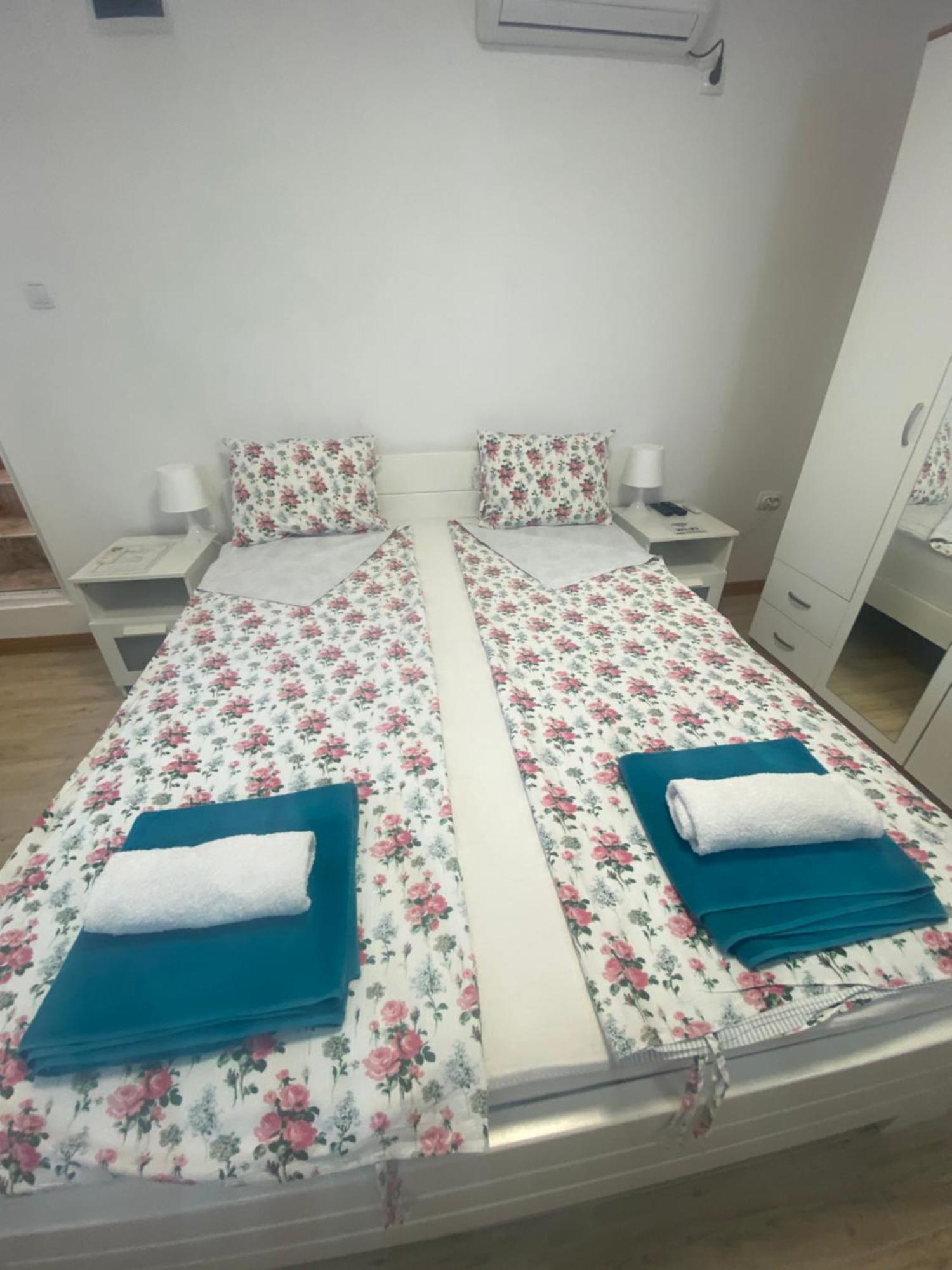 Garden Apartmani 3 Belgrado Esterno foto